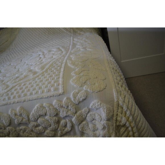 SALE Vintage Chenille Flower Power Mellow Yellow Bedspread - Picture 5 of 9